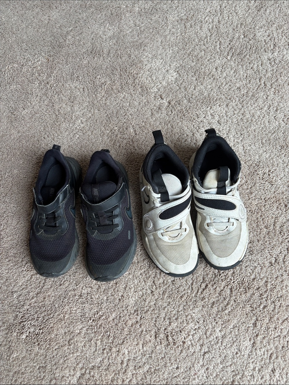 Nike Kids Velcro Sneakers in Black and White